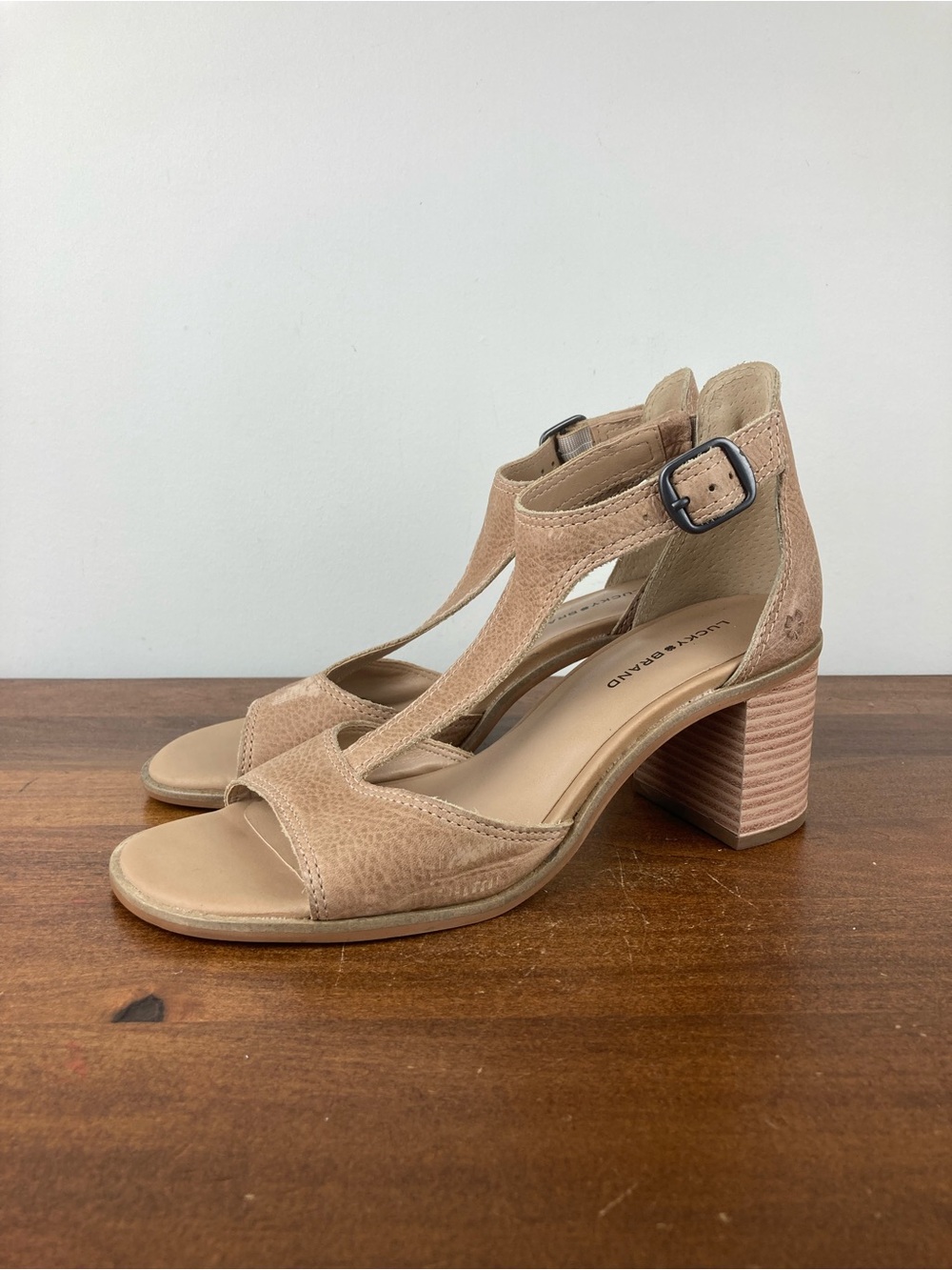 Lucky Brand Sabeni T- Strap Block Heeled Sandals Tan Women’s Size 7.5M/38.